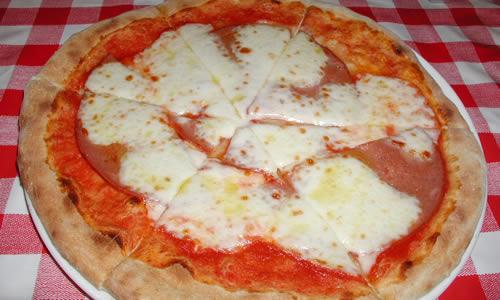 モルタデッラを使ったプリプリ食感のピザ
